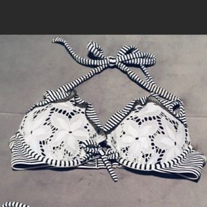 32A/S Victoria’s Secret Push-Up Ruffle Bikini Top